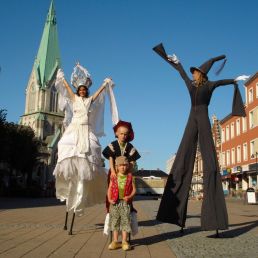 Event show Winterswijk  (NL) Bride and groom on stilts!