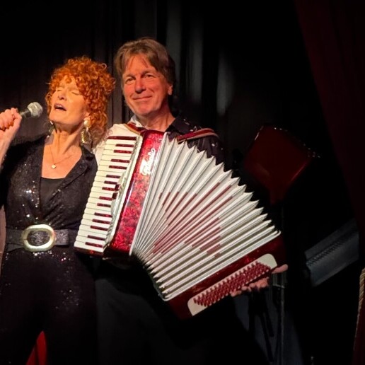 Zangeres Amsterdam  (NL) Madeleine Chansonniere  live begeleid