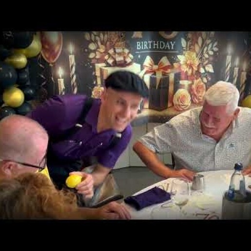 Goochelaar Tilburg  (NL) Rondlopend goochelen (magie met humor)