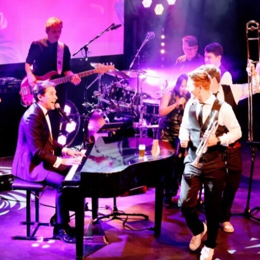 Band Uden  (NL) Xander de Buisonjé live Boston Tea Party