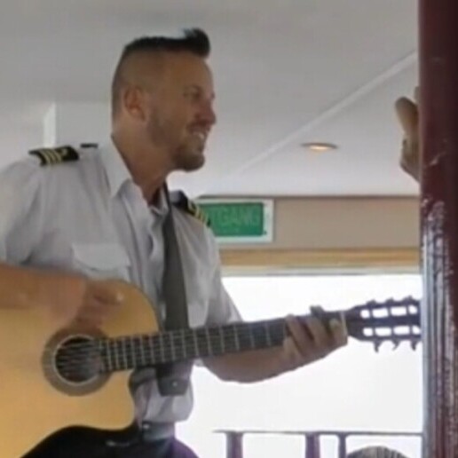 Singer (male) Eindhoven  (NL) A living jukebox