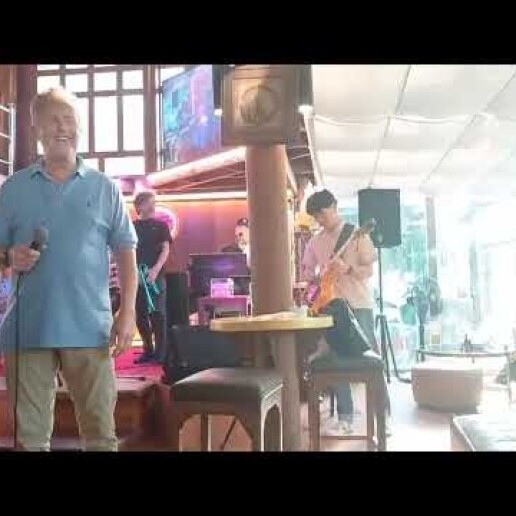 Singer (male) Eindhoven  (NL) A living jukebox