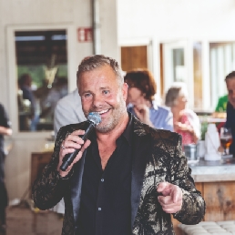 Singer (male) Baexem  (NL) Philip Royce sings Andre Hazes & Friends