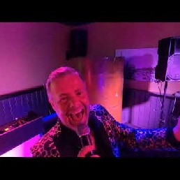 Philip Royce zingt Tom Jones