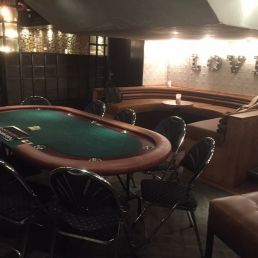 Pokertafel huren (inclusief croupier)