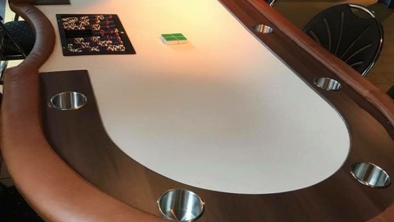 Pokertafel huren (inclusief croupier)