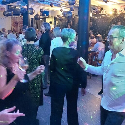 DJ Milsbeek  (NL) Feesten dat doe je met Feest dj Marcel