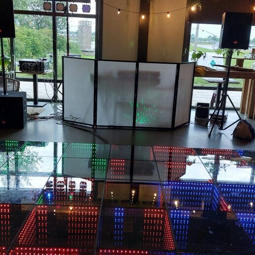 DJ Milsbeek  (NL) Dj marcel geen feest zonder Marcel