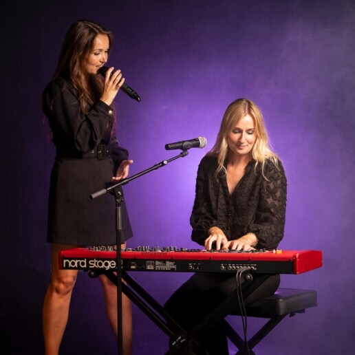 Live Music | Singer & Pianist