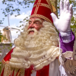 Dé echte Sinterklaas op huisbezoek