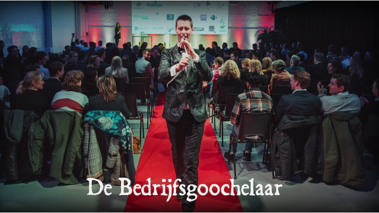 De Bedrijfsgoochelaar: Op het Podium