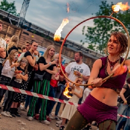 Vuurhoelahoep Circus act