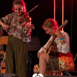 Band Den Haag  (NL) RAAS (duo violin-guitar)