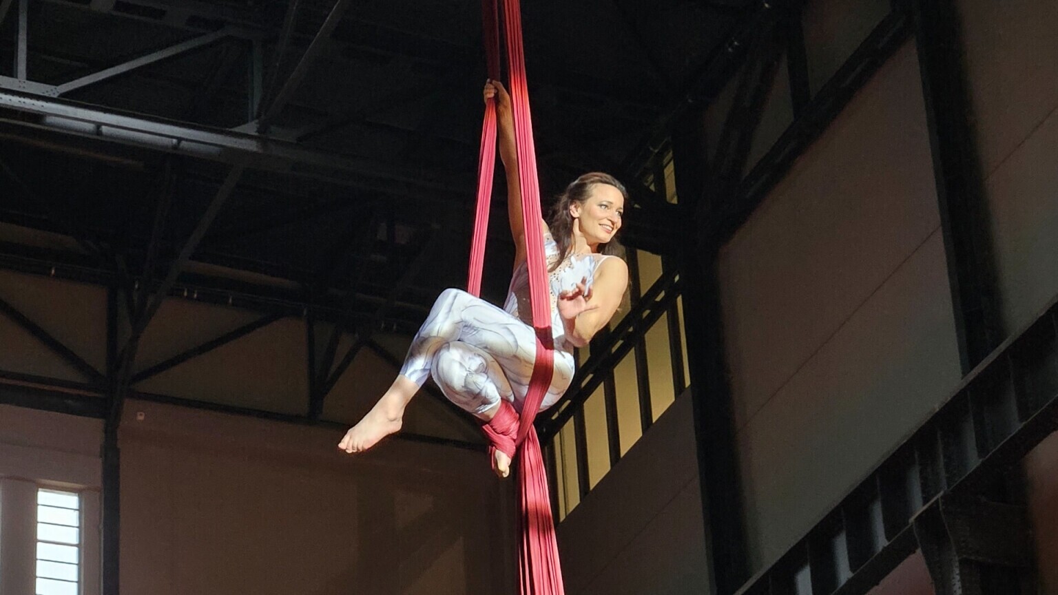 Aerial Silks: Solo Luchtacrobatiek