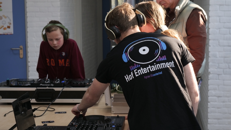 children's party learning Djen