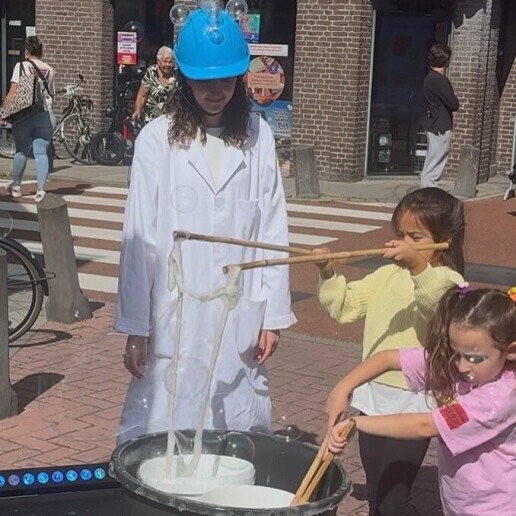 Actor Ter Apel  (NL) The Bubble Doctor—Magical Bubble Fun