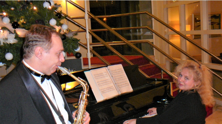 Pianist and saxophonist Christmas / Christmas