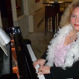 Allround pianist Eliza