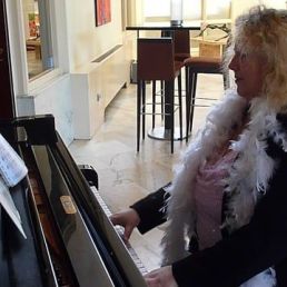 Allround pianist Eliza