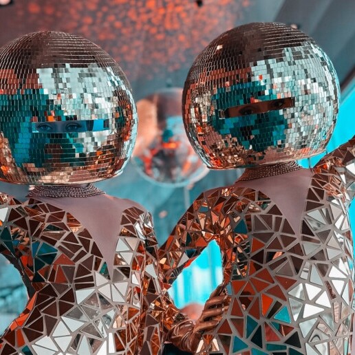 Dancer Noordwijkerhout  (NL) Golden disco ball Girls