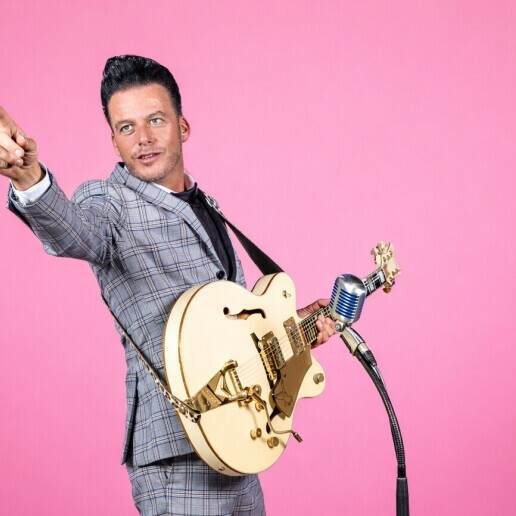 Singer (male) Utrecht  (NL) Singer-Guitarist Showbird