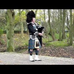 Bagpipe player Gareth Fraser