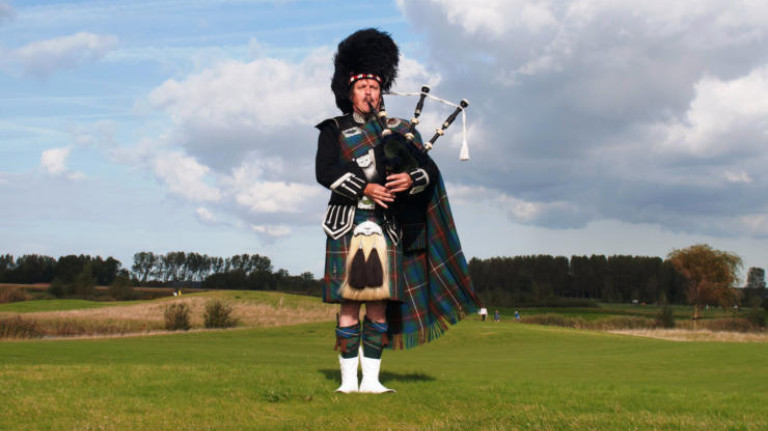 Bagpipe player Gareth Fraser