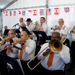 DELTA SWING BAND