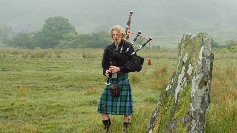 Bagpipe player Hamish MacKay (solo)