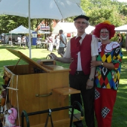 Crank organ  The Clown 