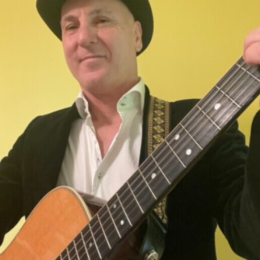 Zanger Emmen  (NL) Richard Brand