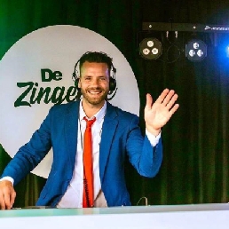 De Zingende DJ