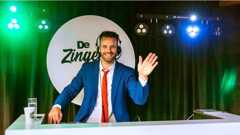 De Zingende DJ