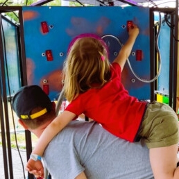 Kioskobot - speelse installatie kinderen