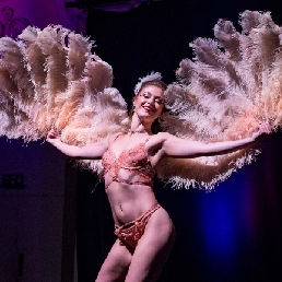 Burlesque Danseres met Waaiers