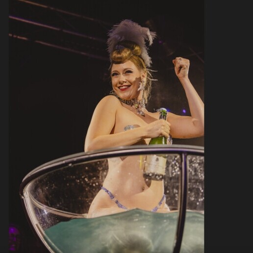Dancer Amsterdam  (NL) Hosting- Champagne lady in glass