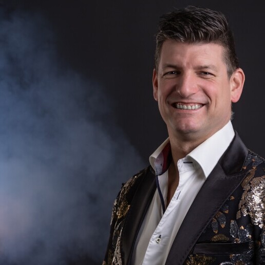 Singer (male) Dongen  (NL) The Party Cannon