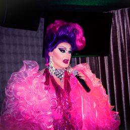 Drag presentatrice Tiffanie Deelight