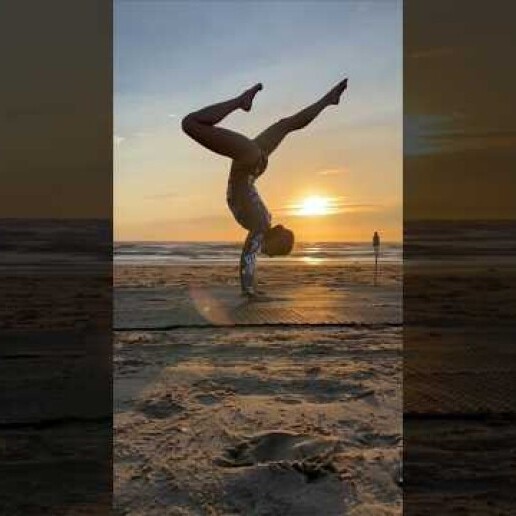 Acrobat Haarlem  (NL) Monika | Acrobatic Handstand & Power