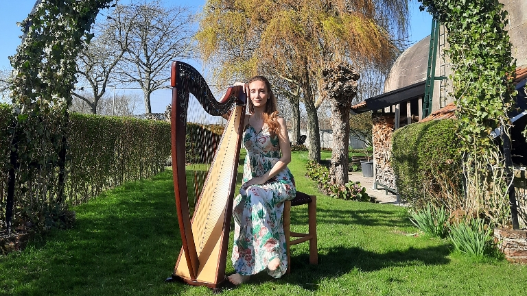 Harp achtergrondmuziek, Harpist Irem