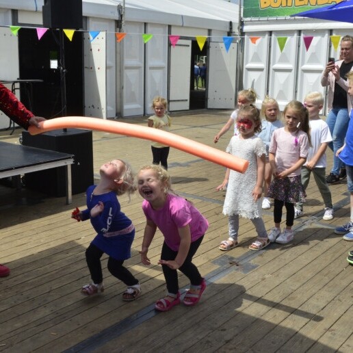 Kindervoorstelling Almere  (NL) Johnny Glitter - Beweegshow (zang&dans)