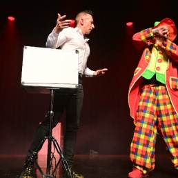 Chris Williams en clown pipo goochelshow