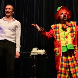 Chris Williams en clown pipo goochelshow