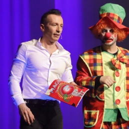 Goochelaar Aarschot  (BE) Chris Williams en clown pipo goochelshow