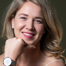 Presentatrice Rosanne de Wijs