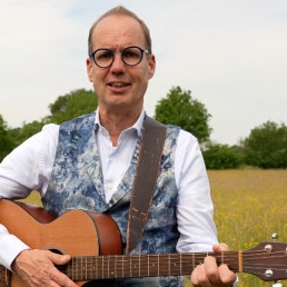 Singer (male) Hattem  (NL) Willem Gunneman acoustic (mobile)