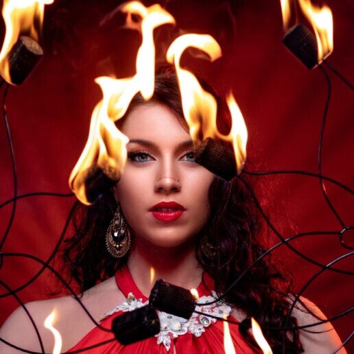 Stunt show Rotterdam  (NL) Bellydancer Luna with fire