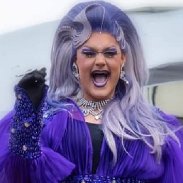 Obesia: Dragqueen voor vrijgezellenfeest