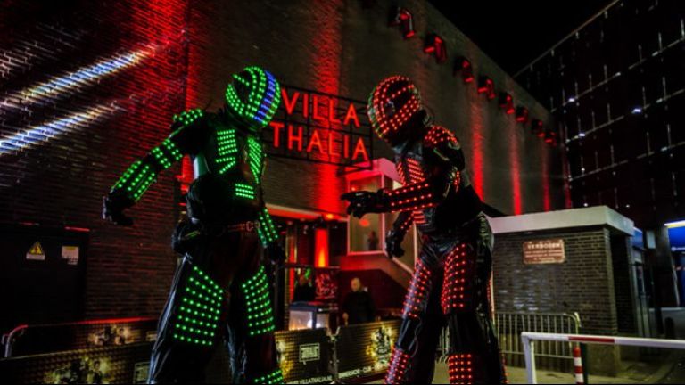 Cyber Led Robot Duo op stelten