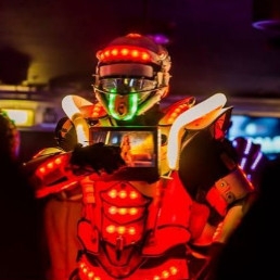 Animatie Spijkenisse  (NL) Rood / wit led robot met LCD-scherm